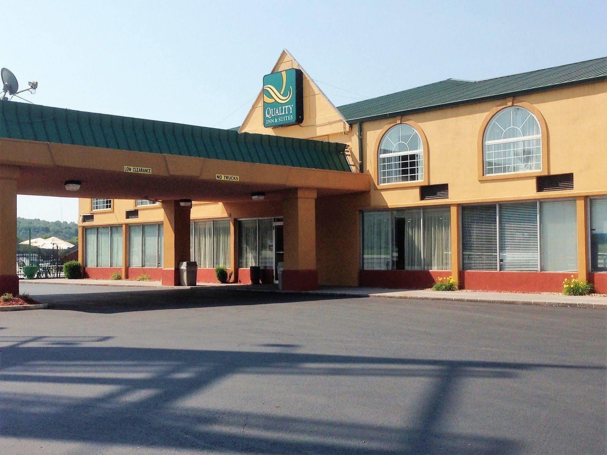 Quality Inn & Suites - Horse Cave Exterior photo